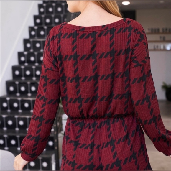 [NEW] Women's Maroon Romper - Picture 2 of 3